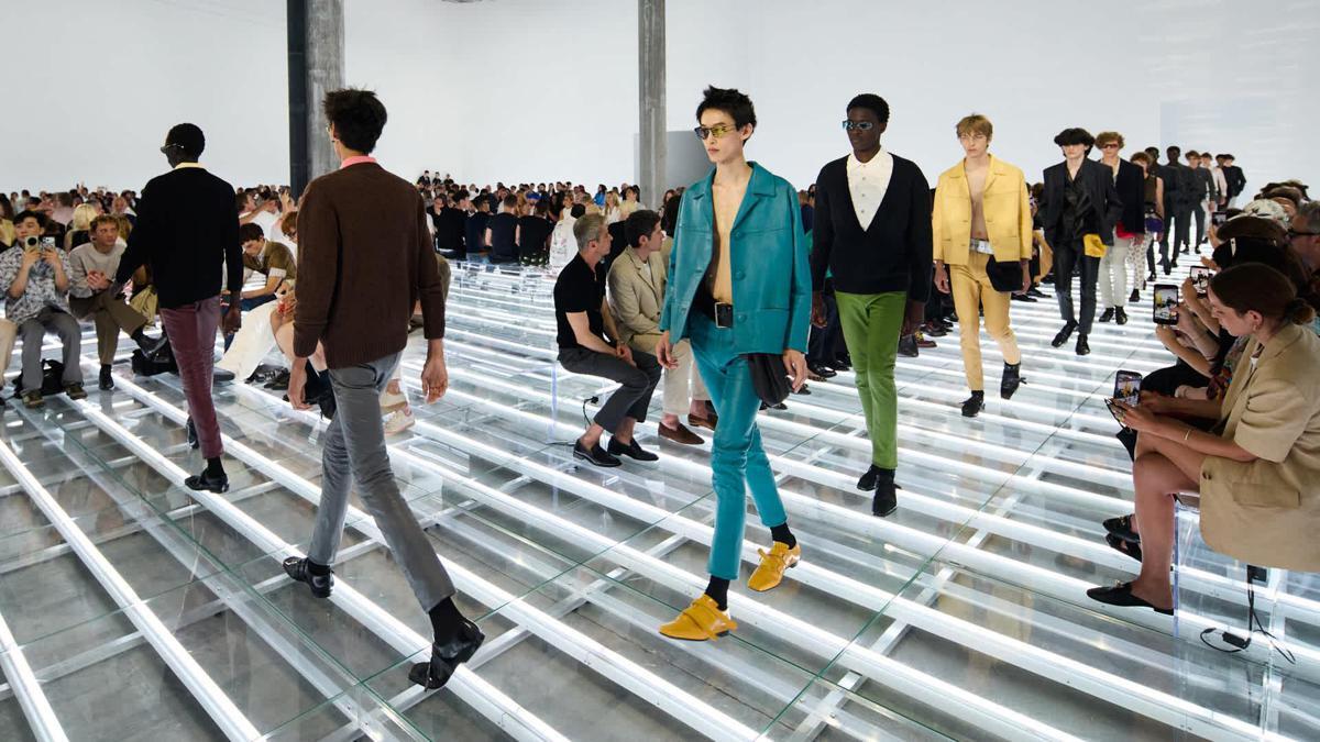 Prada riscrive l’essenziale "contro il design inutile" - 