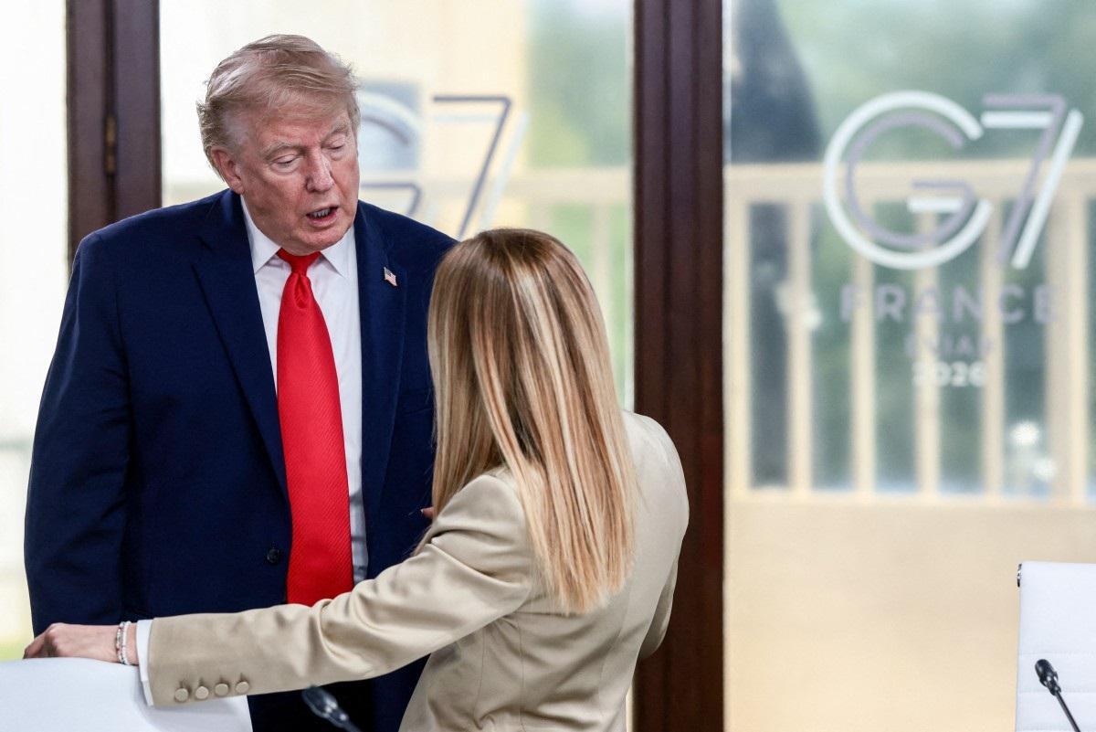 Gli attacchi di Trump aiutano Meloni, il sondaggio: aumenta la fiducia nella premier - 