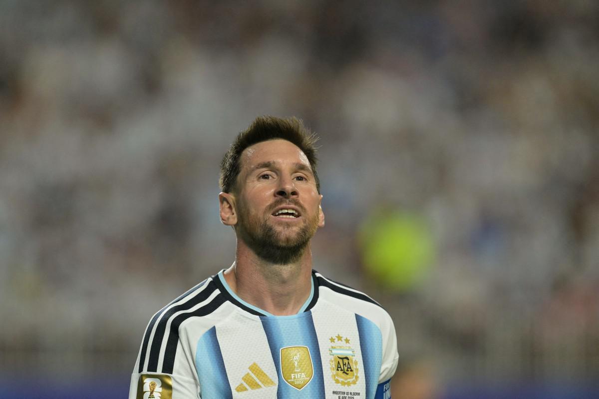 "Messi doveva essere espulso", il video e la polemica ai Mondiali - 