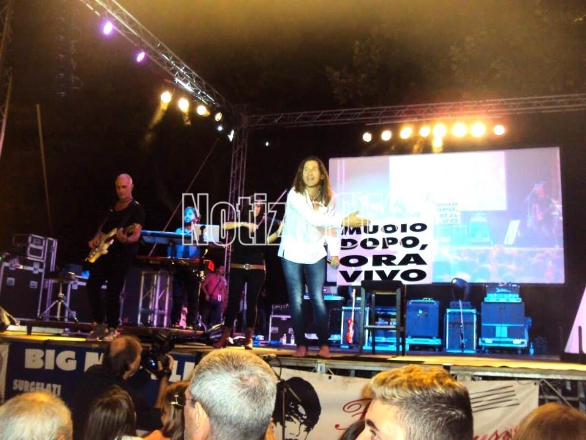 Povia in concerto nel crotonese: arriva il “Viva La Festa – Tour 2026”