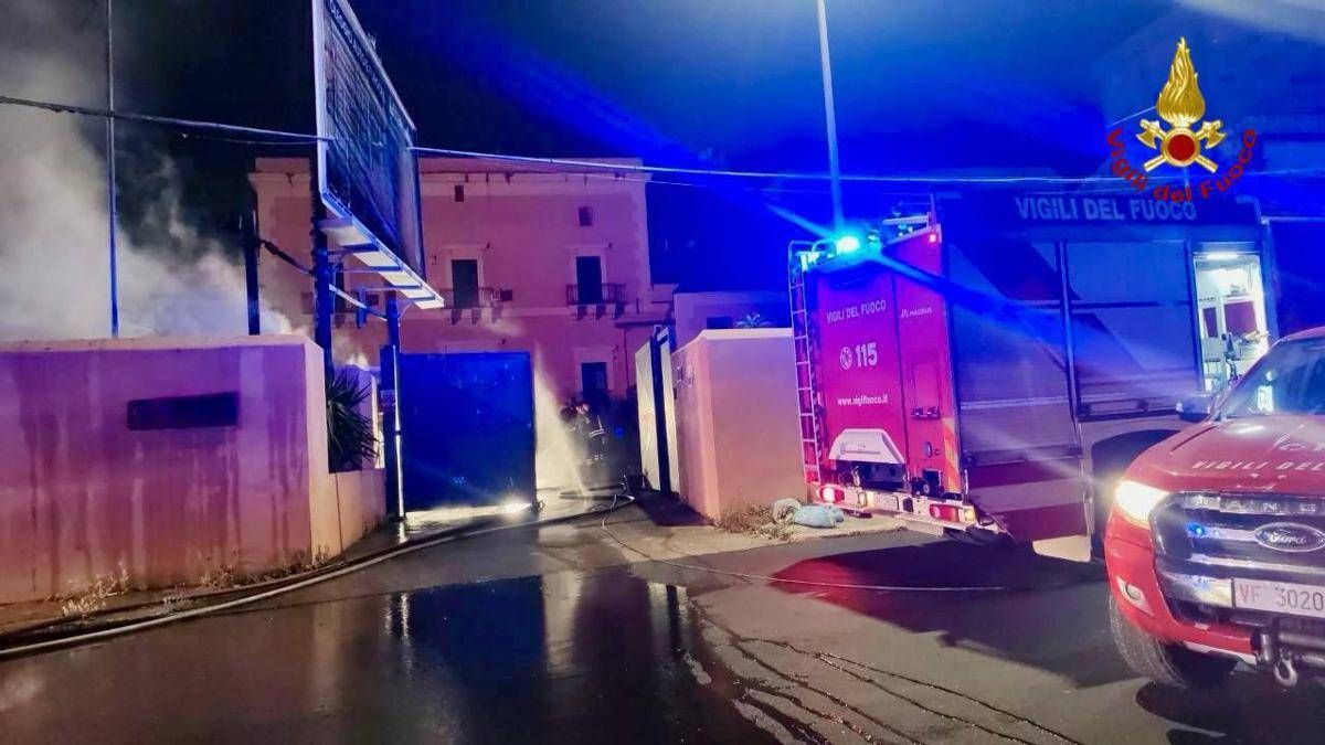 Palermo, nuovo incendio a 'Sicily by car' di Dragotto: distrutte diverse auto - 