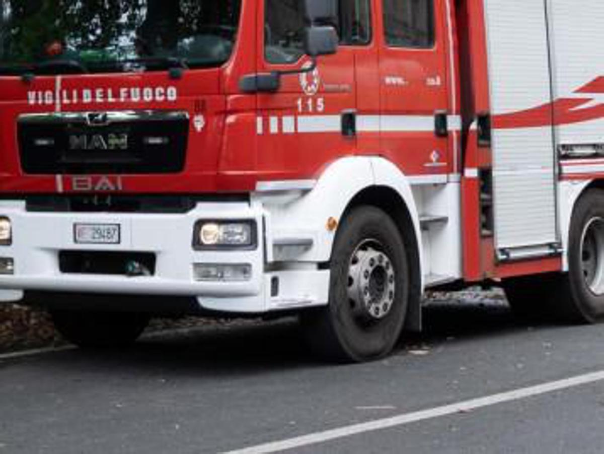 Roma, incendio al Nuovo Salario: circolazione treni interrotta su linea Fl1 Orte-Fiumicino aeroporto - 