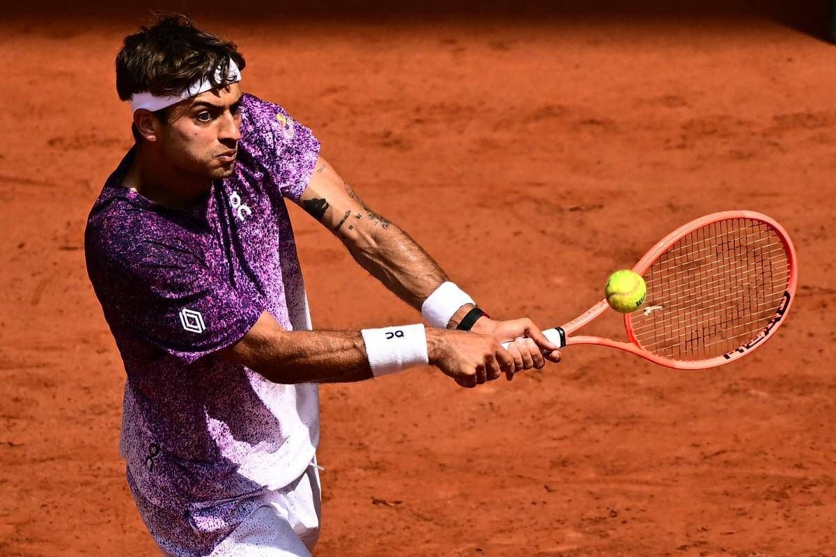 Svajda si fa male, Cobolli corre ad aiutarlo: fair play al Roland Garros - 