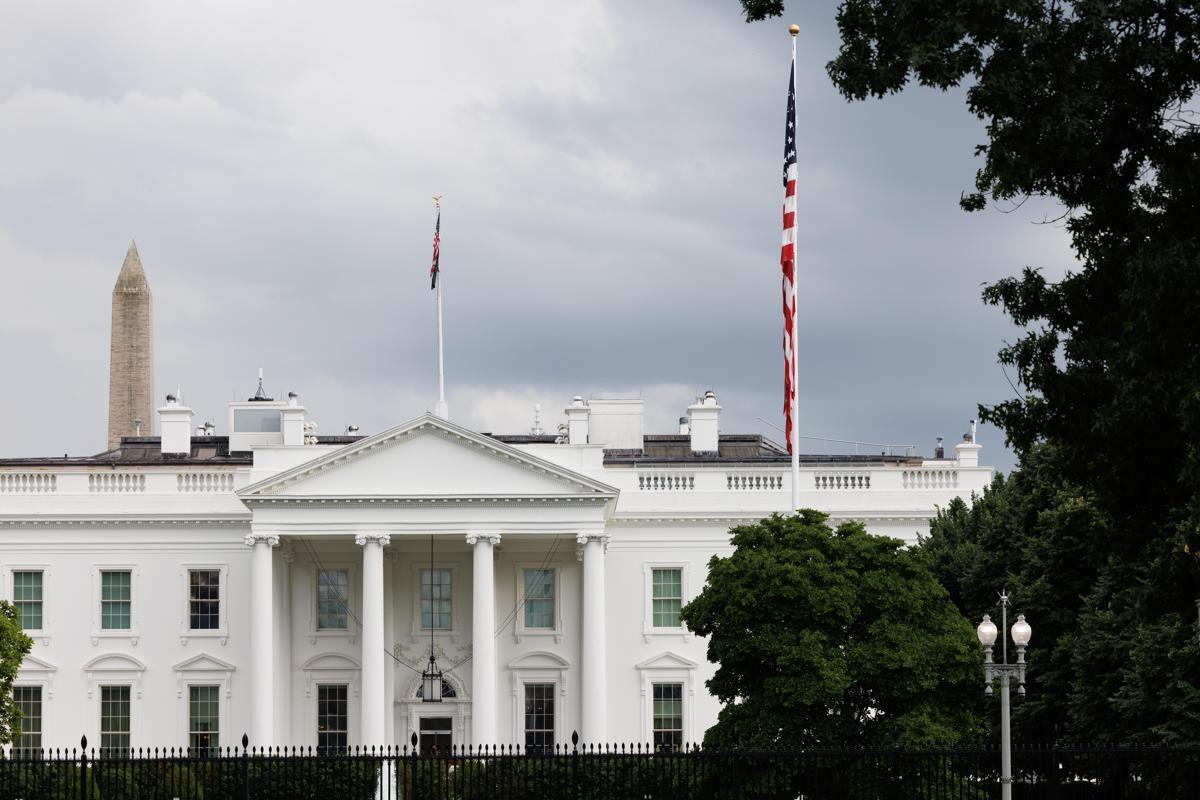 FBI sventa attentato alla Casa Bianca: piano con droni esplosivi e cecchini durante l’evento UFC di Trump - 