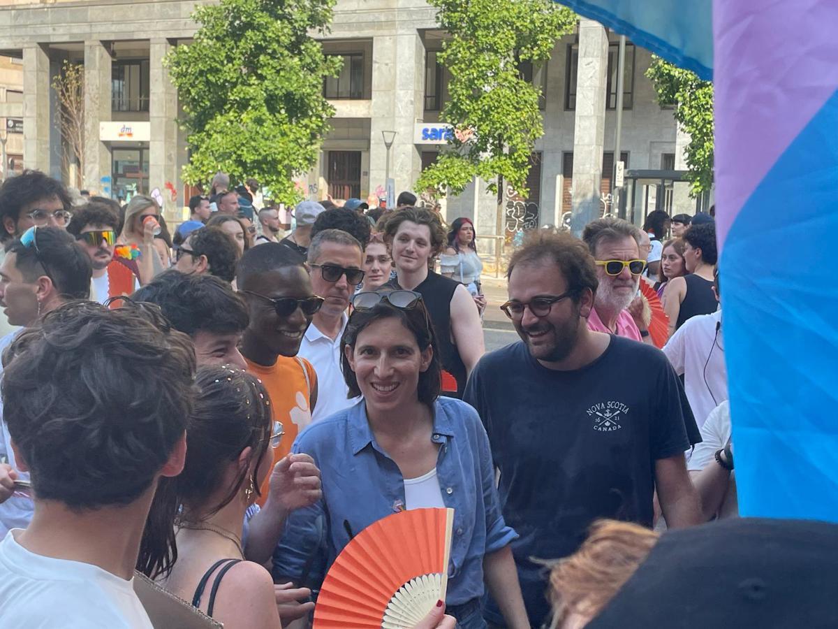 Milano Pride, al via il corteo. Schlein: "Omotransfobia ha ucciso Mirko Moriconi" - 