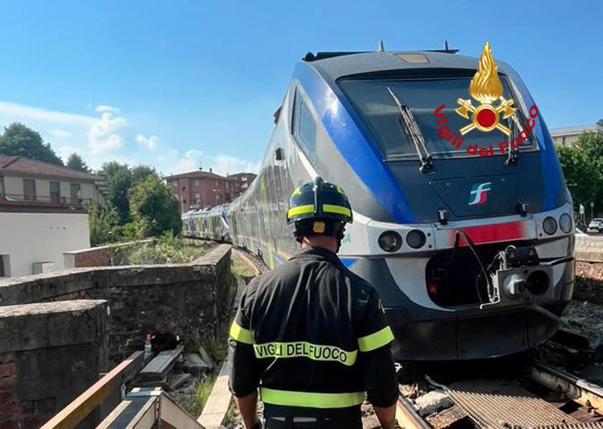 Treno regionale esce dai binari nel Fiorentino, evacuati i passeggeri: nessun ferito - 