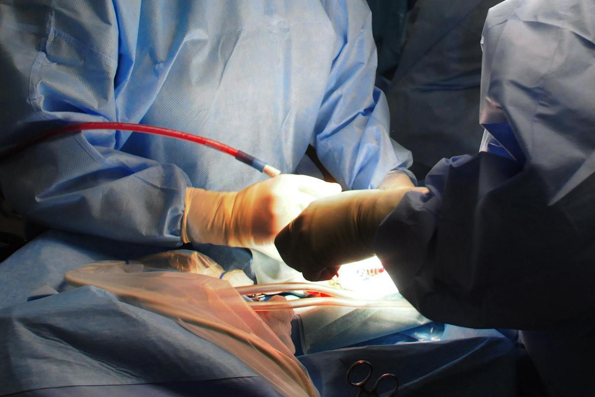 Operata al femore a 104 anni, già in piedi il giorno successivo all'intervento - 