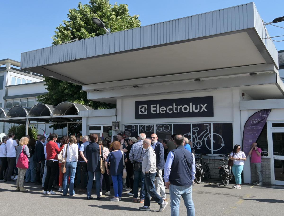 Electrolux sospende piano licenziamenti e chiusure per 50 giorni - 
