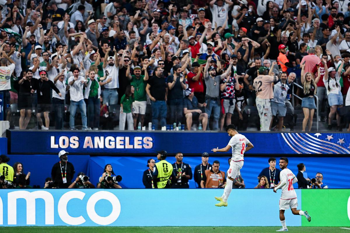Mondiali, Iran segna e Mohebi fa segno della pistola ai tifosi: polemiche a Los Angeles - 