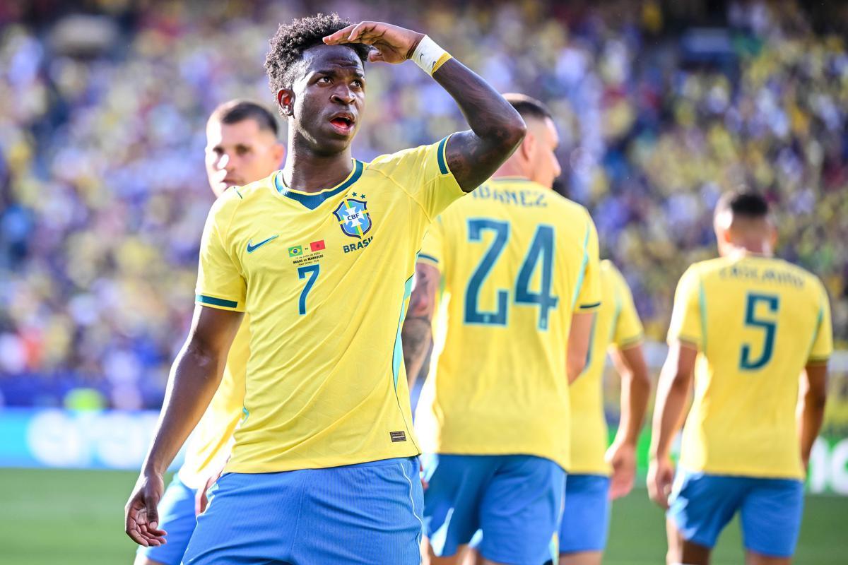 Brasile-Scozia e la profezia della veggente: "Un ufo rapirà Neymar e Vinicius" - 