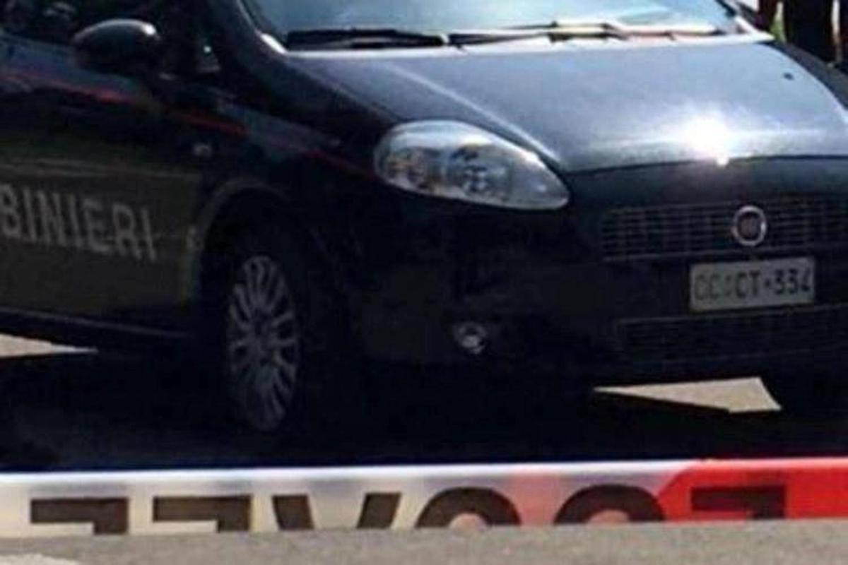 Auto esce di strada e finisce in un fosso a Grosseto: muore un uomo di 34 anni, ferita una bimba - 