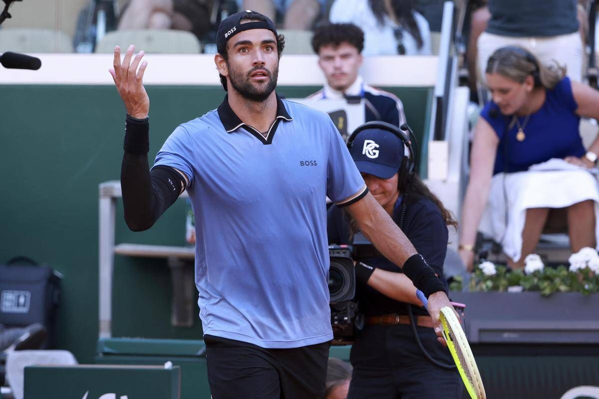 Roland Garros, Berrettini perplesso nel match contro Arnaldi: cos'è successo con l'arbitro - 