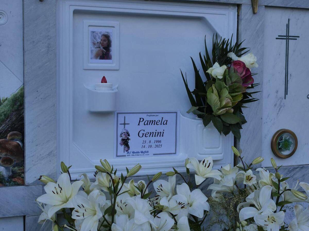 Pamela Genini, carabinieri: "Basta una persona per spostare il feretro" - 