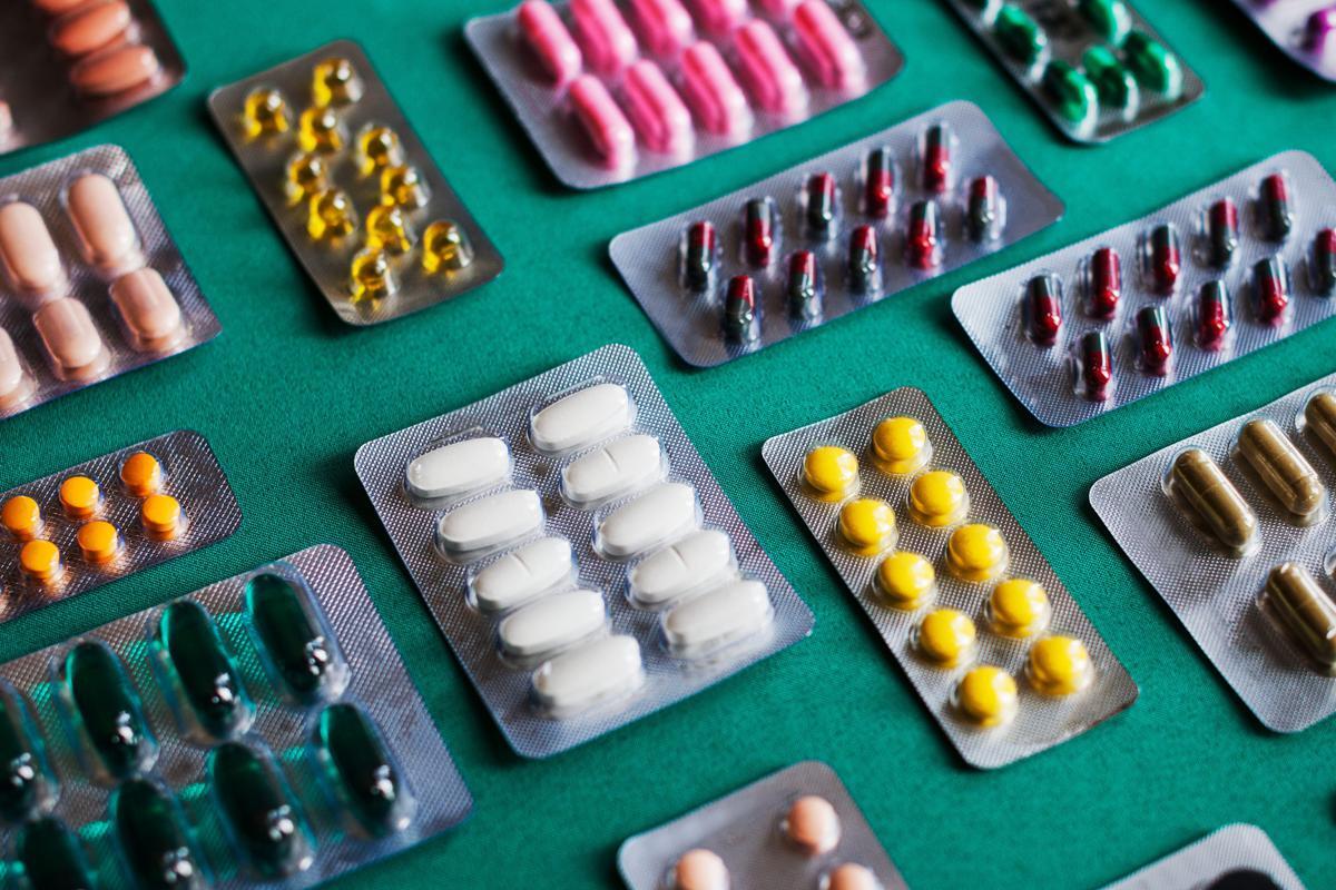 Farmaci in valigia, quali portare con sé in vacanza e come conservarli correttamente - 