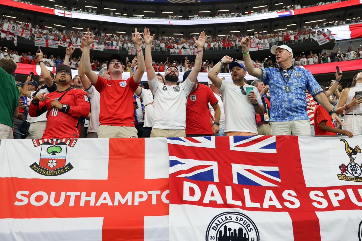 Mondiali, Inghilterra vince e tifosi festeggiano... con gli Oasis - 