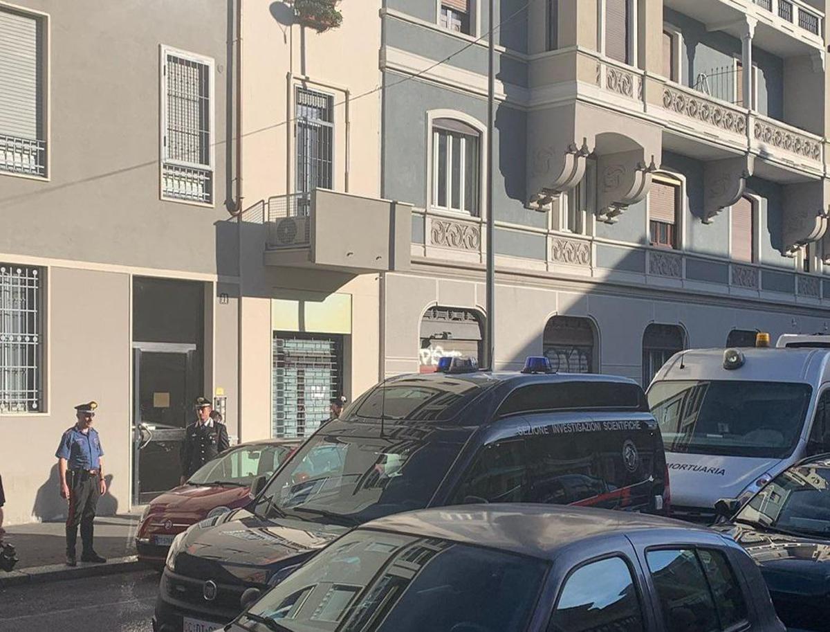 Milano, uomo trovato morto in un appartamento: ferite alla testa, ipotesi omicidio - 