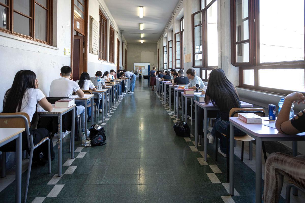 Maturità 2026, tracce di italiano: tema su Assemblea Costituente e il discorso di Saragat, Pavese e Brancati per analisi testo - 
