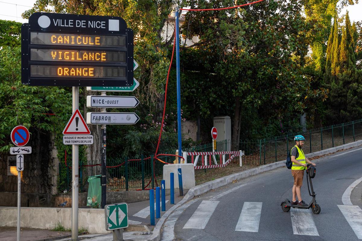 Caldo estremo in Francia, bambino di 3 anni trovato morto in auto - 