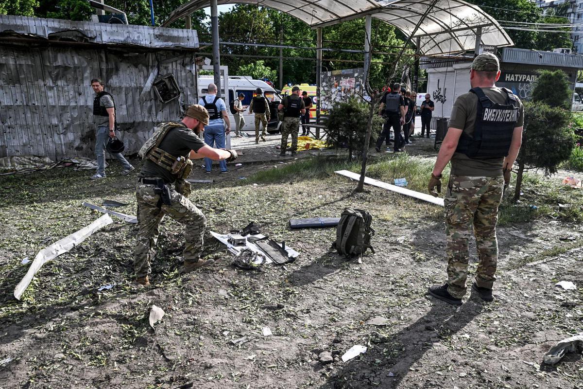 Ucraina, Russia attacca ancora: decine di droni su Zaporizhzhia, un morto - 