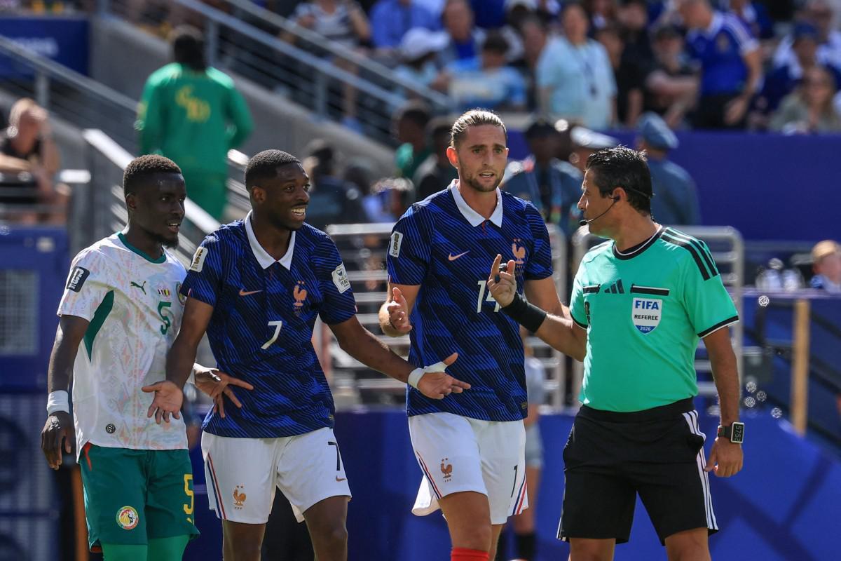Francia-Senegal, contatto Mbappé-Mané e rigore negato: furia Deschamps e tv 'ingannate' - 