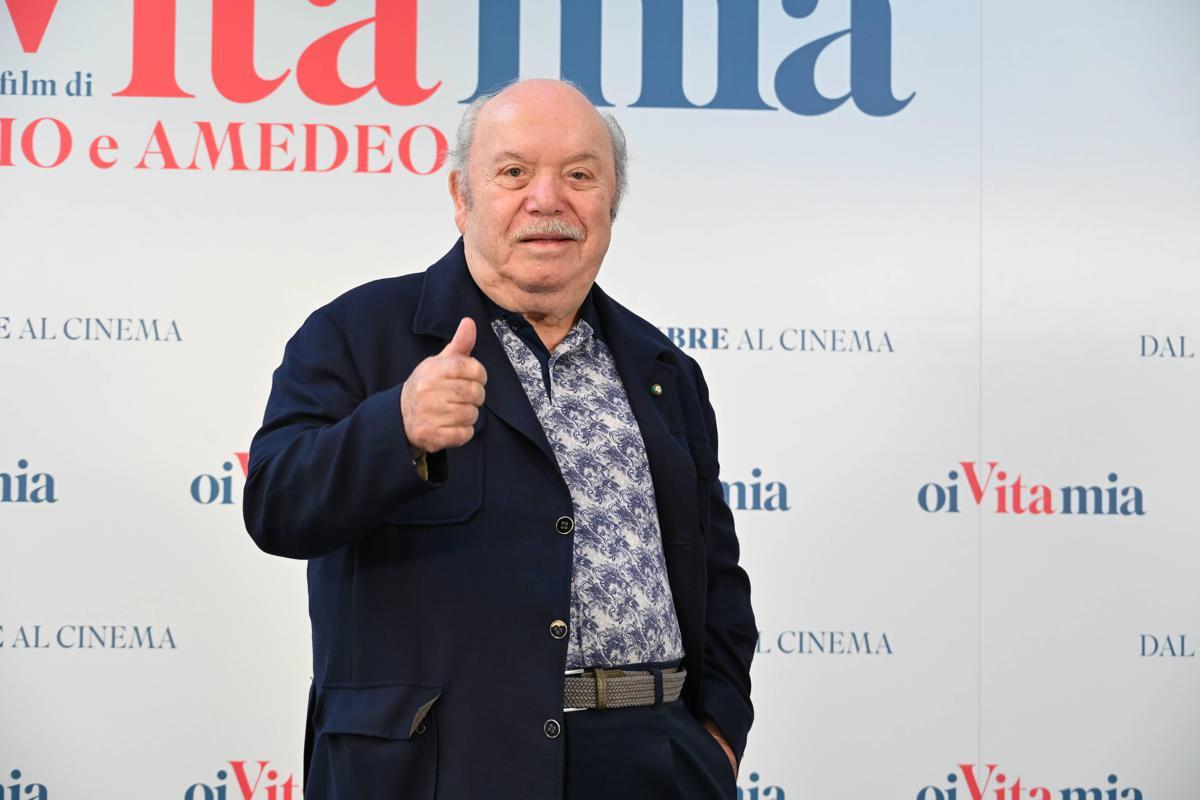 Lino Banfi compie 90 anni: "Il mio segreto? La burrata. Ora sogno un ruolo da cattivo" - 