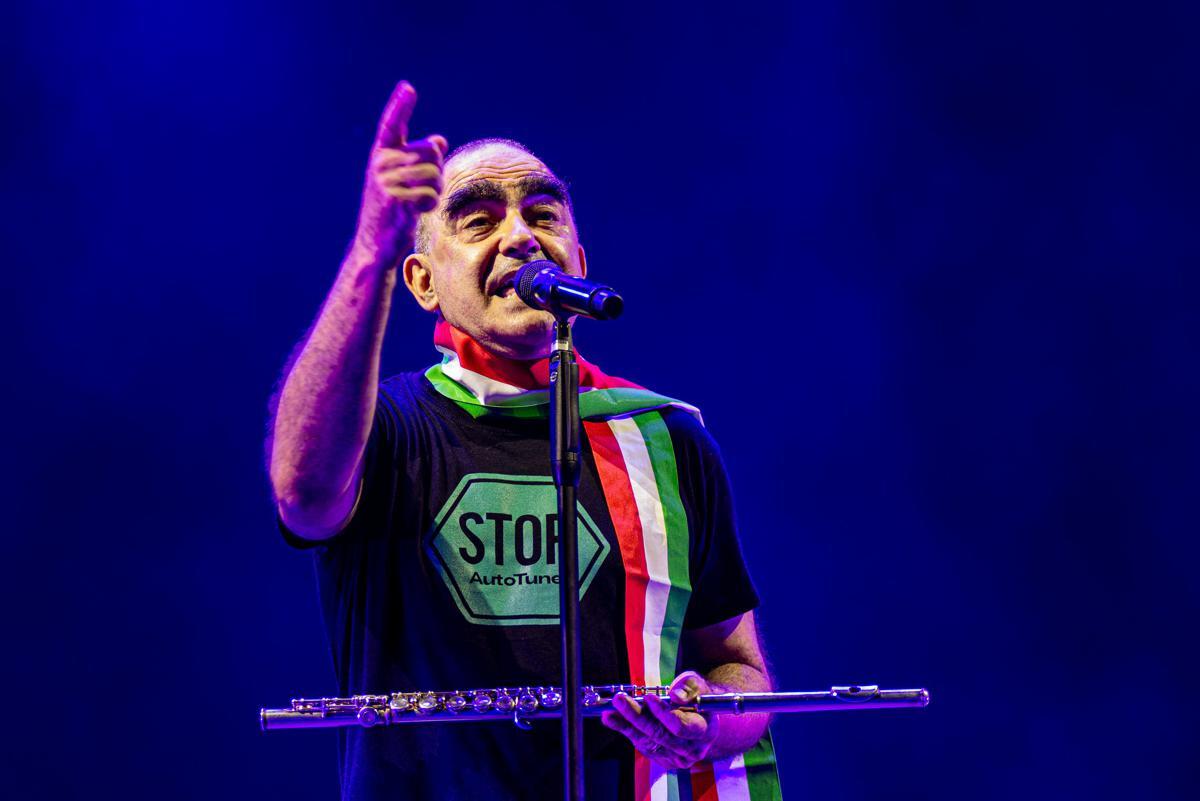 Elio: "De Gregori? Difendo suo diritto a parlare. Vannacci? Non mi piace, sono antifascista" - 