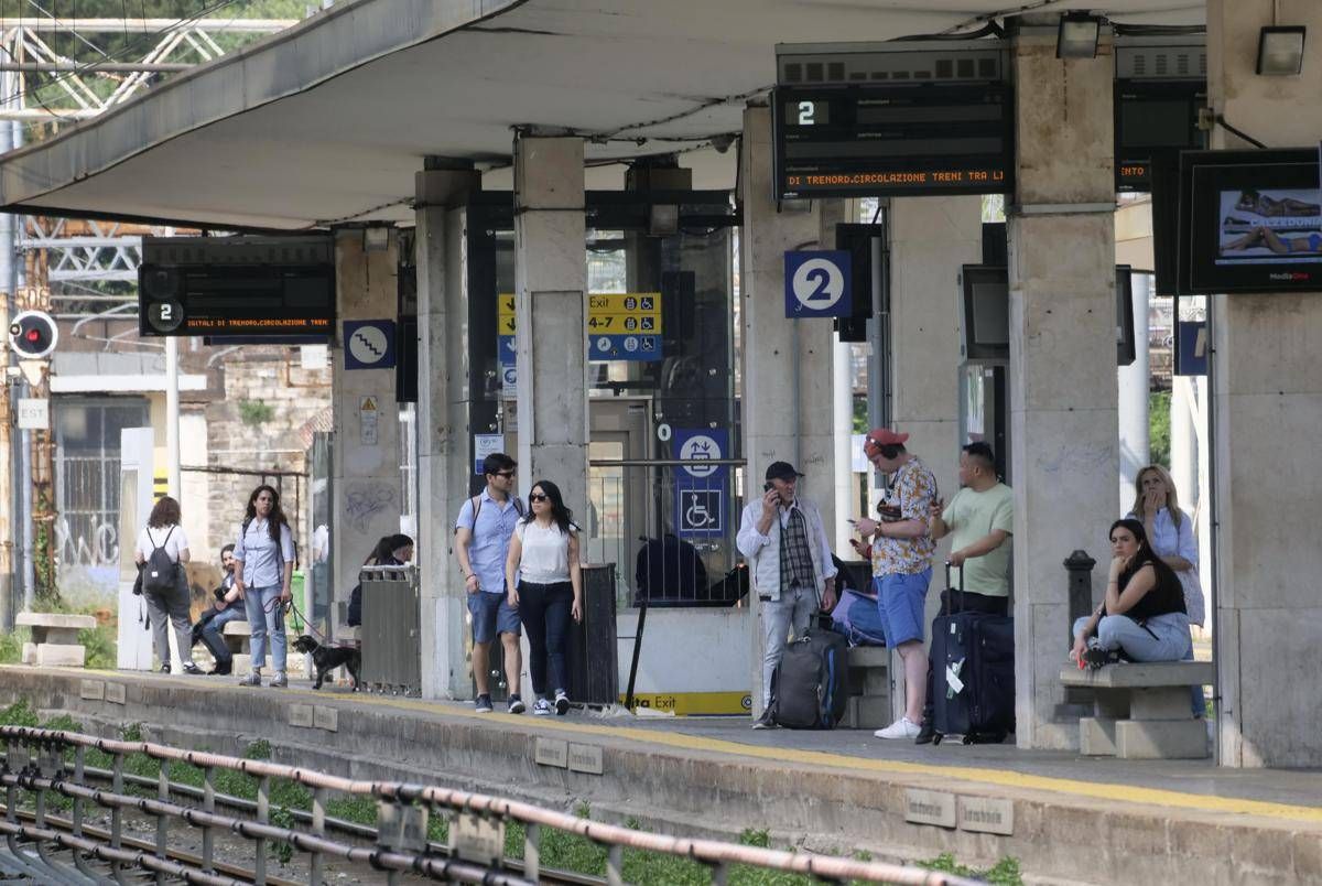 Sciopero treni 11 giugno, confermano stop dei sindacati base: circolazione ferroviaria a rischio - 