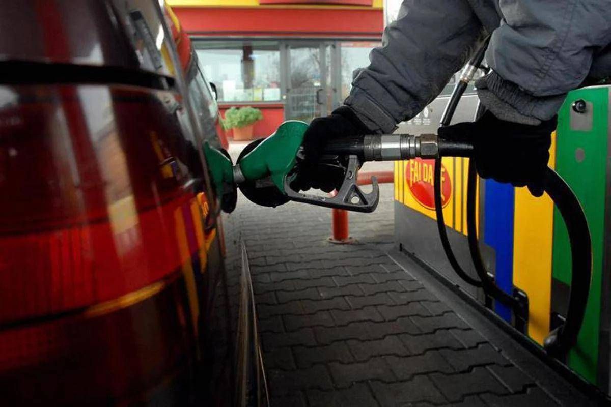 Carburanti, taglio accise in bilico: ipotesi bonus 100 euro per famiglie deboli - 