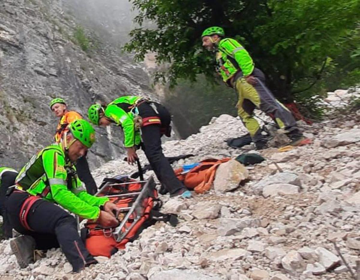 Precipitano per 100 metri sul Pasubio, morti due giovani alpinisti - 
