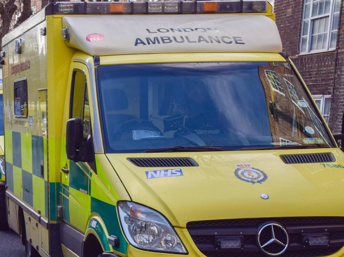 Scontro tra due treni a nord di Londra, soccorsi in azione: si temono vittime e feriti - 
