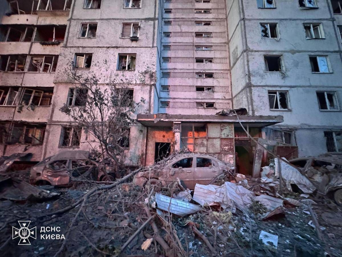 Ucraina, massiccio attacco russo nella notte: almeno 9 morti e oltre 100 feriti, colpita Kiev - 