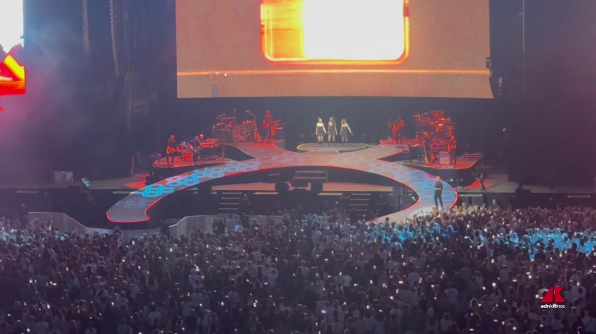 Eros Ramazzotti scalda la sua città, in 42mila allo stadio Olimpico di Roma - 