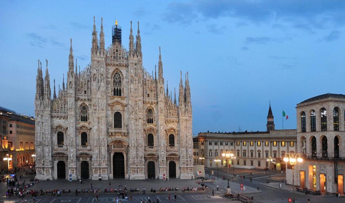 Milano, la denuncia di una 31enne: "Abusi da uno sconosciuto nel bagno di un locale" - 