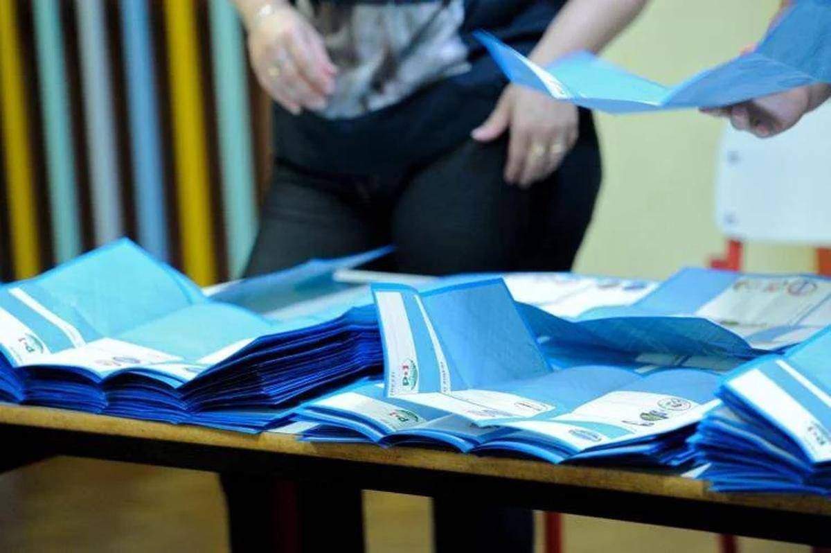 Amministrative, ballottaggi in pareggio. Meloni: "Confermata nostra forza". Schlein: "Ha problemi con calcolatrice" - 