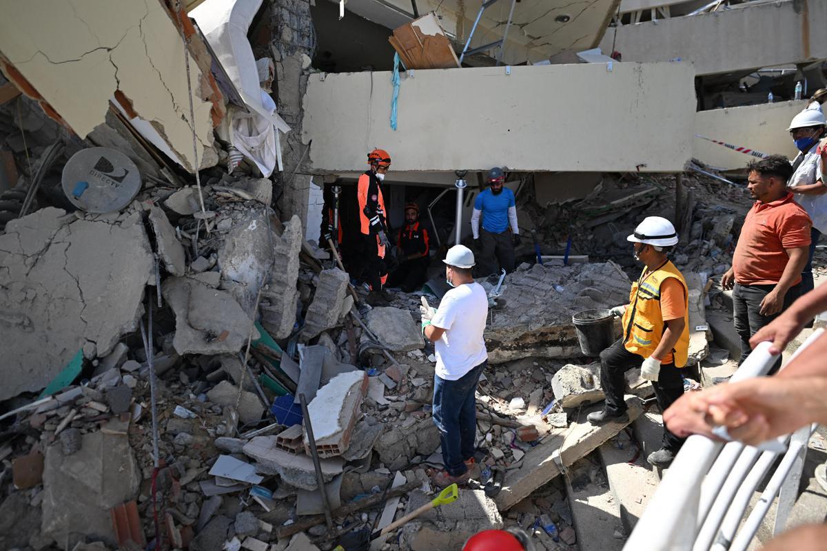 Venezuela, bimbo di 3 anni estratto vivo dalle macerie a sei giorni dal sisma - 