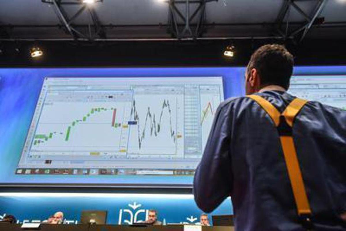 Piazza Affari chiude in rosso, crollano le borse asiatiche con Seoul - 