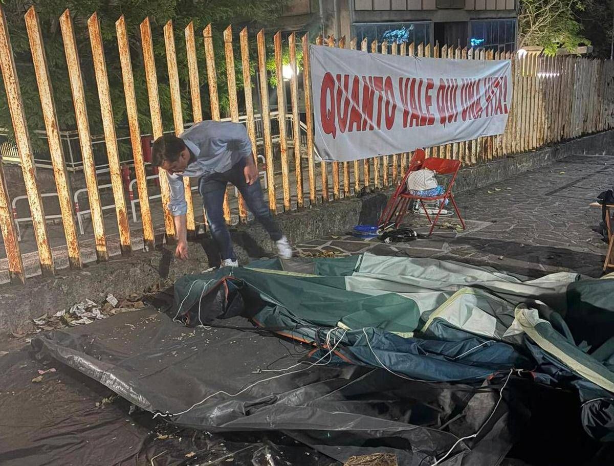 Isernia, dopo 167 notti all'addiaccio per difendere l'ospedale il sindaco toglie la tenda - 