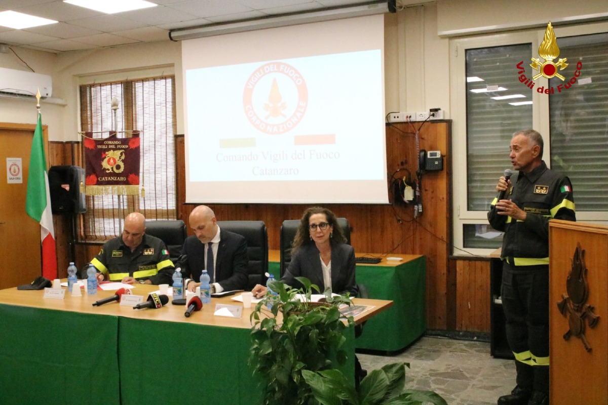 Visita Wanda Ferro Comando Vigili del Fuoco Catanzaro - Foto Uff. Stampa Wanda Ferro 