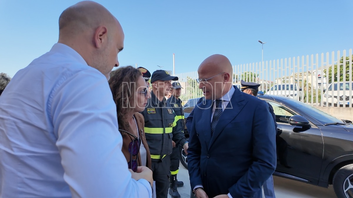 Visita Comando Provinciale Vigili del Fuoco Crotone - Wanda Ferro e Emanuele Prisco - Foto Redazione 10.06.2026