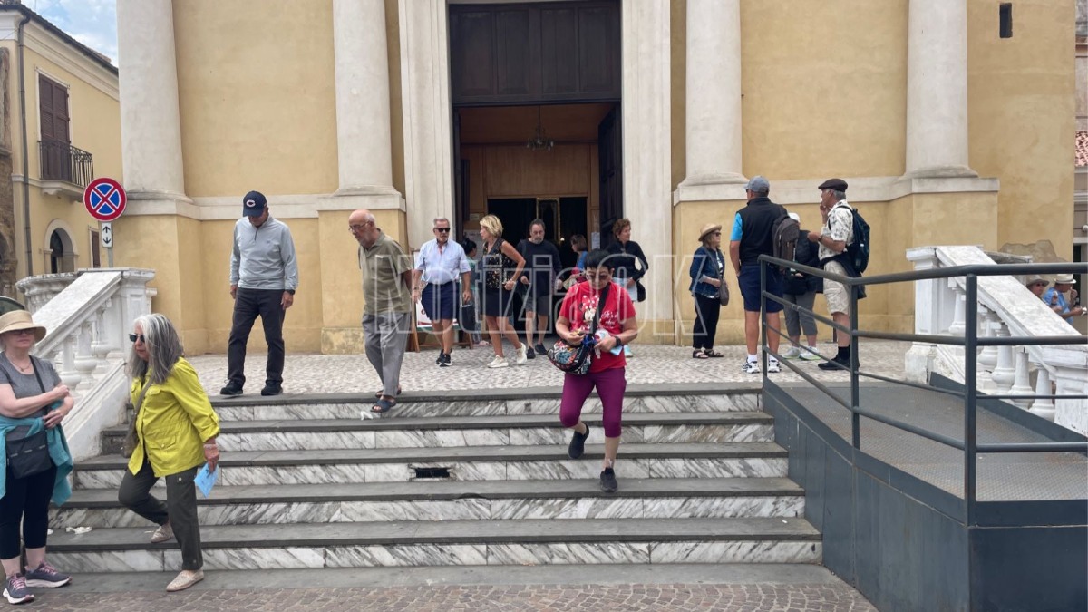 Turisti a Crotone - Foto Redazione 12.06.2026