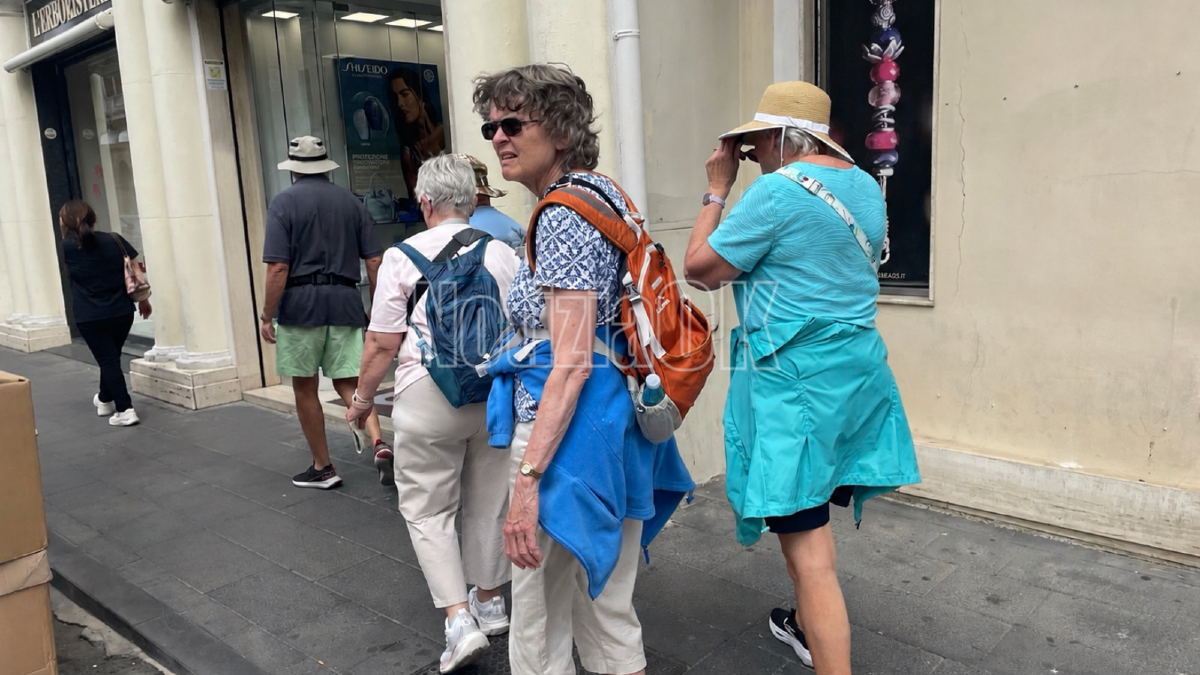 Turisti a Crotone - Foto Redazione 12.06.2026