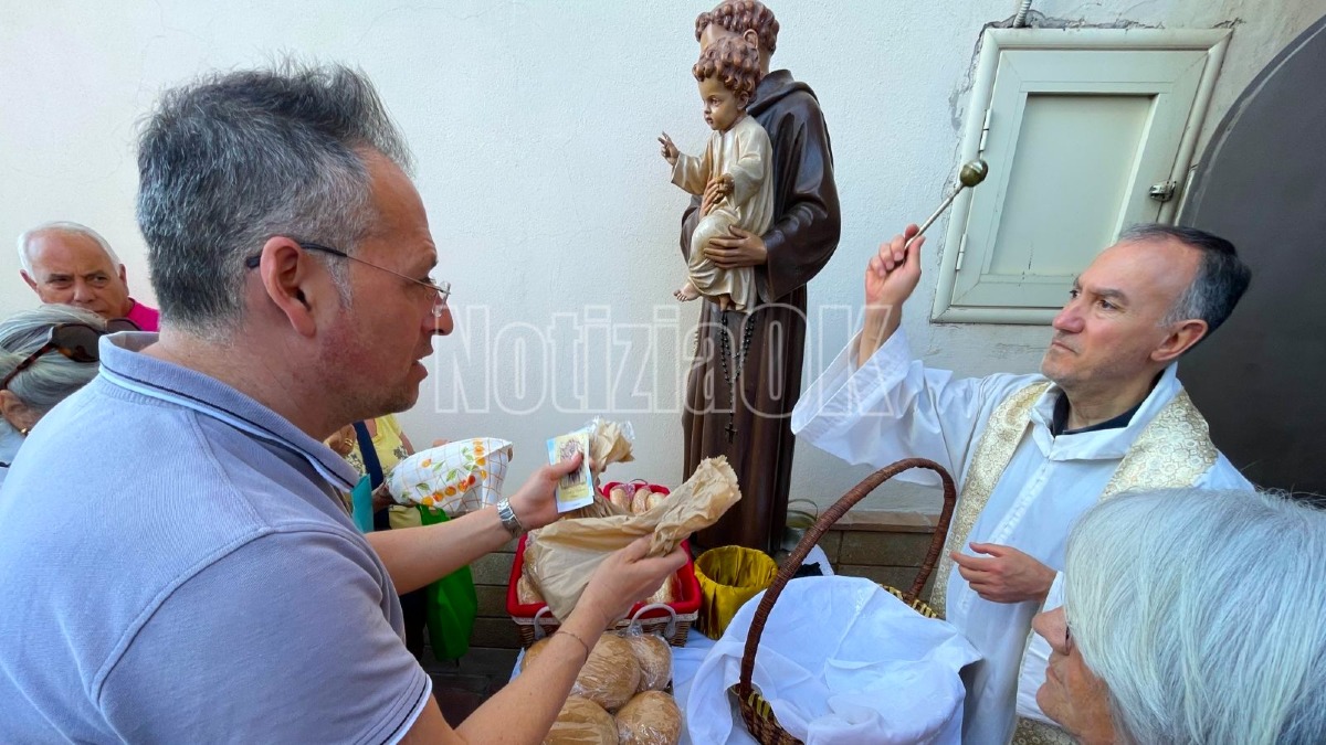 Benedizione del Pane di Sant'Antonio - Crotone (Foto Redazione 13 giugno 2026)
