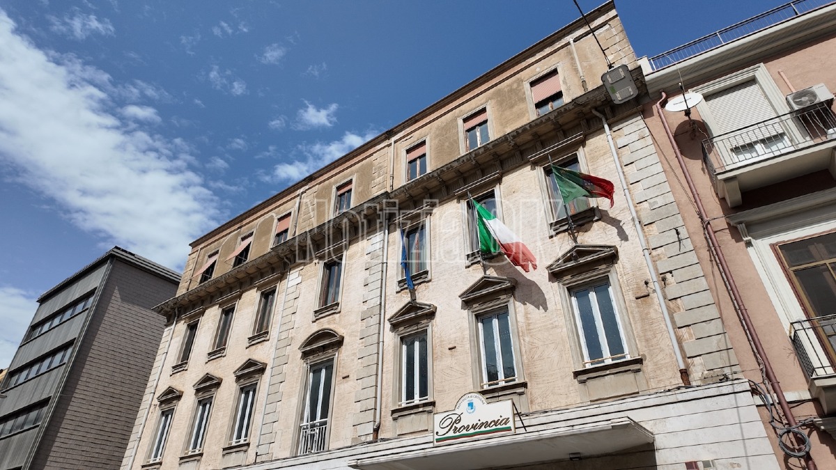 Provincia di Crotone, gara da oltre 4 milioni per bar e distributori nelle scuole superiori - provincia di crotone redazione
