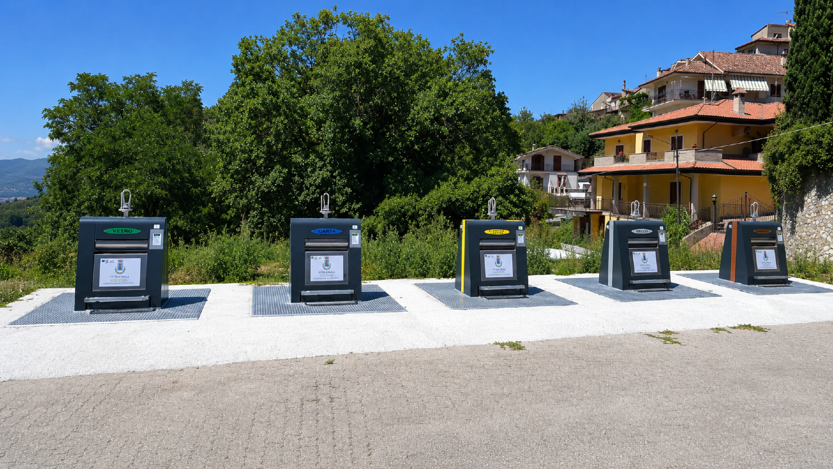 Celico, attive da oggi le ecoisole interrate: raccolta rifiuti disponibile 24 ore su 24 - Foto Uff. Stampa Comune di Celico 