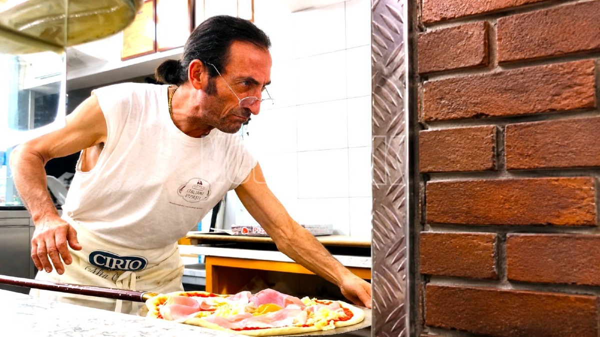 Crotone - Giancarlo, il Modigliani della pizza: trent'anni di gusto con La Gola - Foto: Redazione 