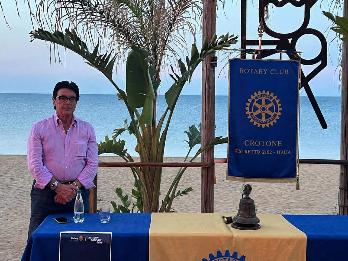 Rotary Club Crotone, gli auguri al presidente Luciano Foresta per il nuovo anno rotariano - Foto: Uff. Stampa Rotary Club Croto
