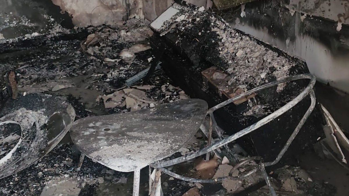 Falerna Marina, incendio in una villetta sulla SS18: evacuata una famiglia di quattro persone - Foto Uff. Stampa Vigili del Fuoco Catanzaro 