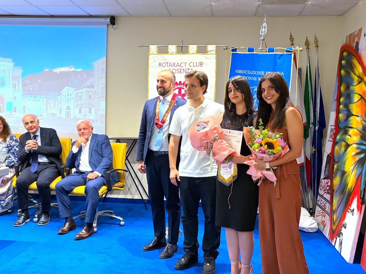 Cosenza, assegnato il Premio Maurizio De Rose ai giovani talenti della medicina - Foto Uff. Stampa Rotaract Cosenza