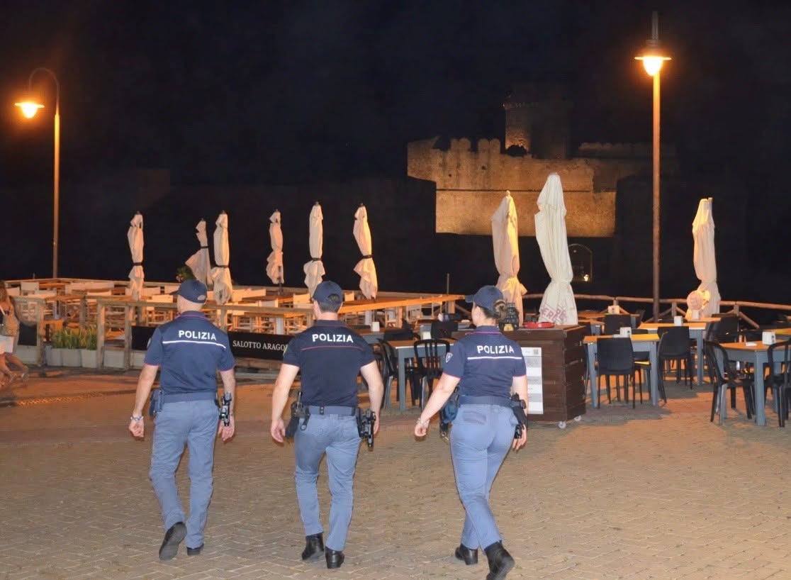 Estate sicura nel Crotonese, scattano i controlli straordinari della Polizia - Foto Uff Stampa Questura Crotone 