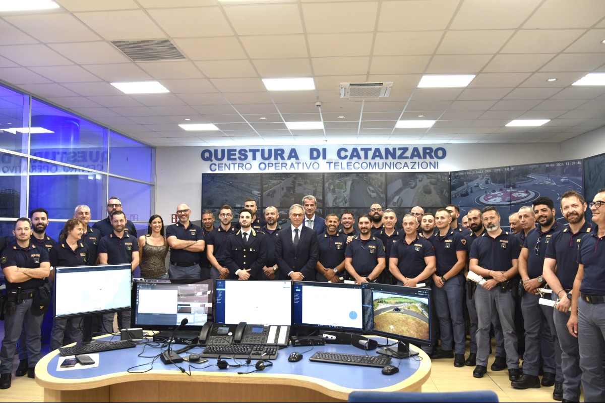 Catanzaro, attestati di merito a 17 poliziotti della Squadra Volante - Foto Uff. Stampa Questura di Catanzaro